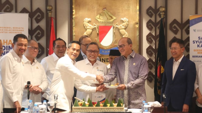 Sarasehan Kadin Indonesia dengan Menteri Perdagangan Zulkifli Hasan dan Menteri Investasi Rosan Roeslani.