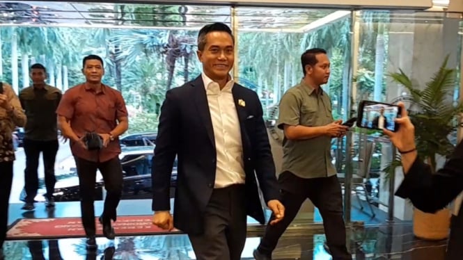 Ketua Umum Kadin Indonesia, Anindya Bakrie saat hadir di Kemenko Perekonomian guna menemui Menko Perekonmian Airlangga Hartarto, Rabu, 25 September 2024