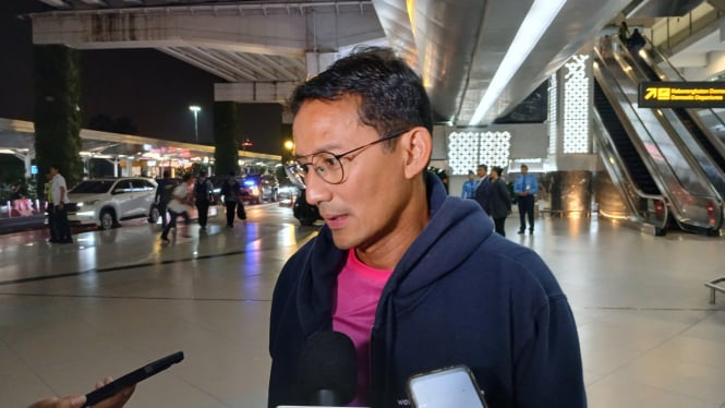 Menteri Pariwisata dan Ekonomi Kreatif (Menparekraf), Sandiaga Uno di Terminal 3 Bandara Soetta, Tangerang