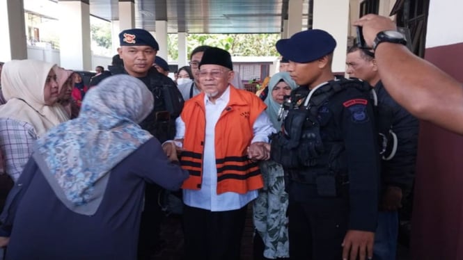 Eks Gubernur Maluku Utara Abdul Gani Kasuba (AGK) di PN Ternate