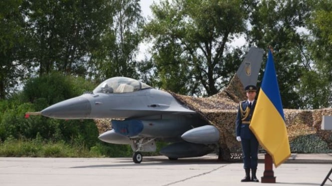 VIVA Military: avión de combate militar ucraniano F-16 Fighting Falcon