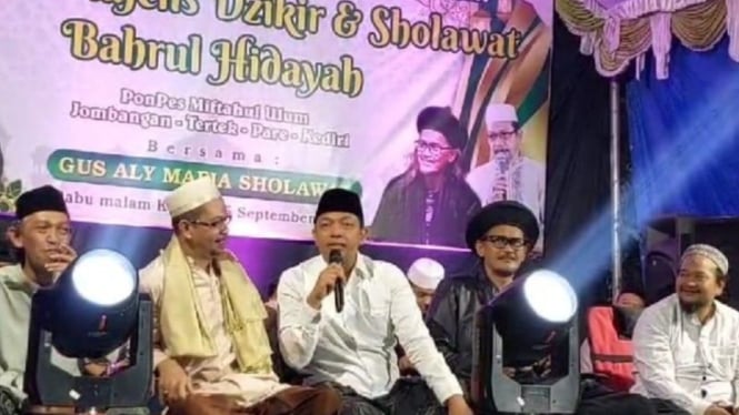 Calon wakil gubernur Jawa Timur nomor urut 3 Gus Hans di Pondok Pesantren Miftahul Ulum, Dusun Jombangan, Desa Tertek, Kecamatan Pare, Kabupaten Kediri, Jawa Timur, Kamis, 26 September 2024.