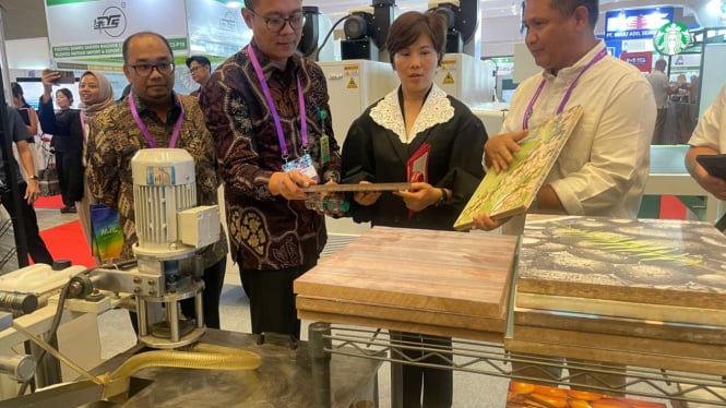 ilustrasi Pameran Komponen Manufaktur Furnitur Internasional (IFMAC) dan Pameran Mesin Pengerjaan Kayu (WOODMAC) 2024