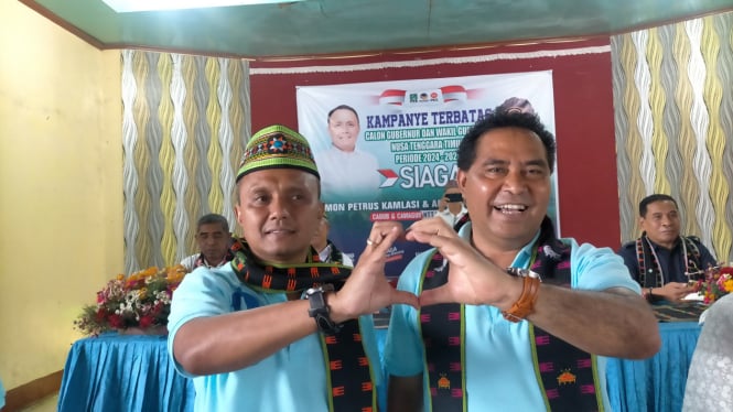 Cagub NTT Brigjen (purn) Simon Petrus Kamlasi (kiri)