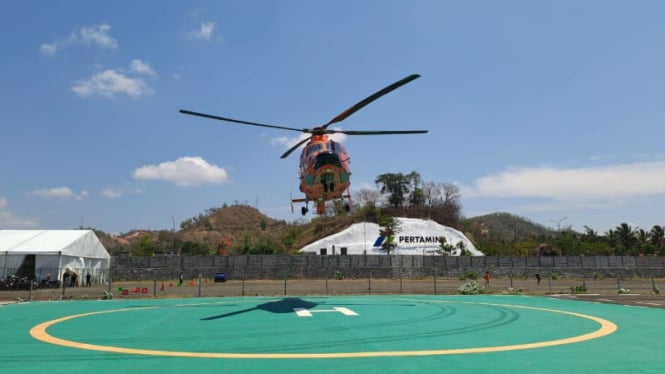 Helikopter Basarnas disiagakan untuk evakuasi selama perhelatan MotoGP Mandalika 2024 (Satria)