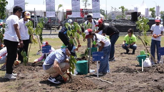 Incentivando o turismo verde em Mandalika, BRI Racers convida MotoGP a plantar árvores