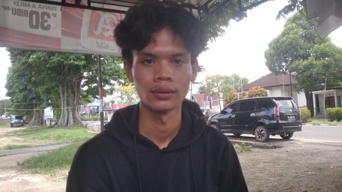 Foto : Adik Kandung Almarhum Resti Widia Datang Ke Kota Jambi dari Banten Bersama Ayah Kandung Melihat Jenazah Kakak Kandungnya 