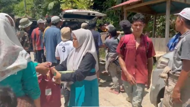 Evakuasi korban tambang emas ilegal di Solok