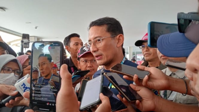 Sandiaga Uno usai bertemu pihak Dorna Sport di Sirkuit Mandalika, Jumat, 27 September 2024 (Satria)