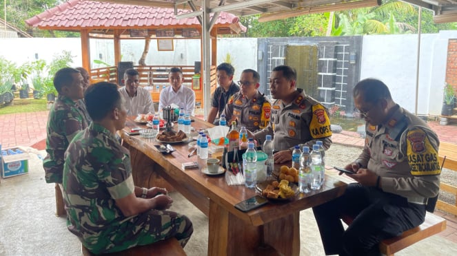 VIVA Militar: Dandm Purwakarta, Tenente-Coronel Inf Ardi e Superintendente de Polícia, AKBP Lilik