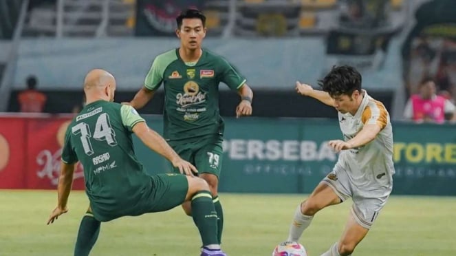 Persebaya Surabaya vs. Dewa United Duell