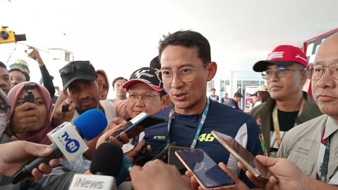 Menteri Pariwisata dan Ekonomi Kreatif, Sandiaga Salahuddin Uno saat mengunjungi Sirkuit Mandalika, Jumat, 27 September 2024 (Satria)