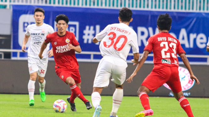 Pertandingan Semen Padang FC dengan Persis Solo