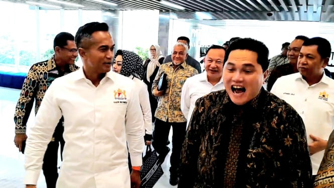 [dok. Ketua Umum Kadin Indonesia, Anindya Bakrie, disambut langsung oleh Menteri BUMN, Erick Thohir, saat bersilaturahmi di Kementerian BUMN, Jakarta, Senin, 30 September 2024]