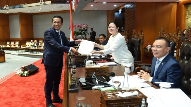 Puan Maharani saat memimpin rapat paripurna penutupan DPR periode 2019-2024.