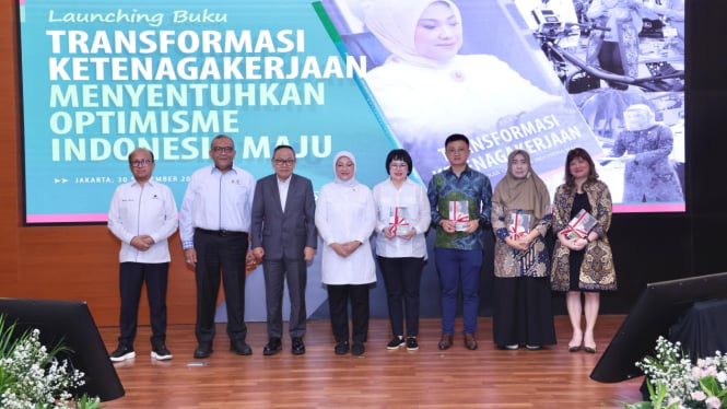 Menteri Ketenagakerjaan Ida Fauziyah meluncurkan Buku