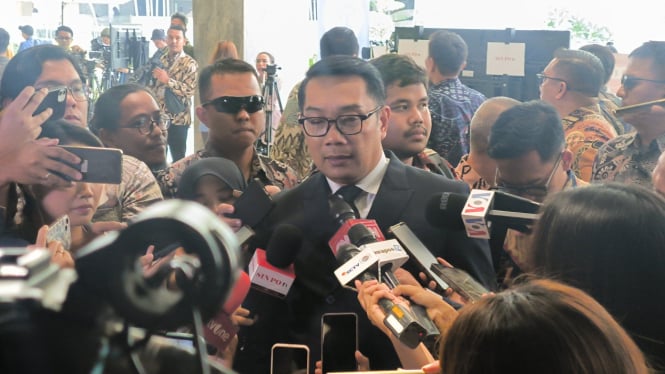 Calon gubernur (cagub) Jakarta nomor urut 01, Ridwan Kamil di Kompleks Parlemen, Senayan, Jakarta Pusat, Selasa, 1 Oktober 2024