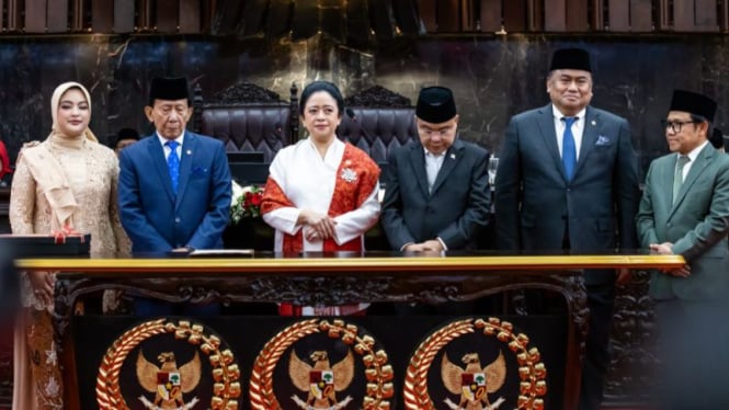 Puan bersama pimpinan DPR periode 2019-2024 saat pelantikan Anggota DPR baru.