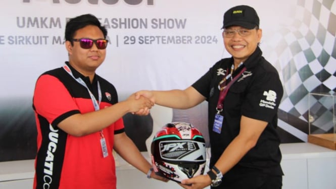 Merchandise pembalap MotoGP dilelang KPKNL Mataram (Satria)