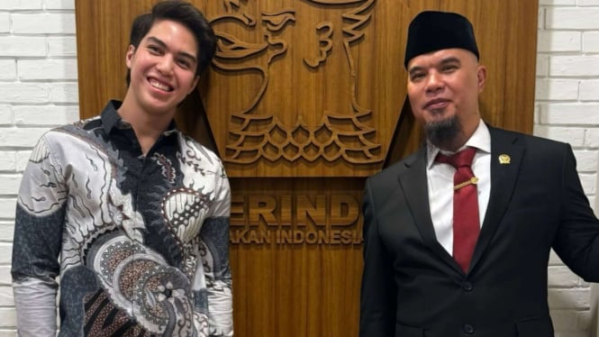 El Rumi dampingi Ahmad Dhani dilantik jadi DPR