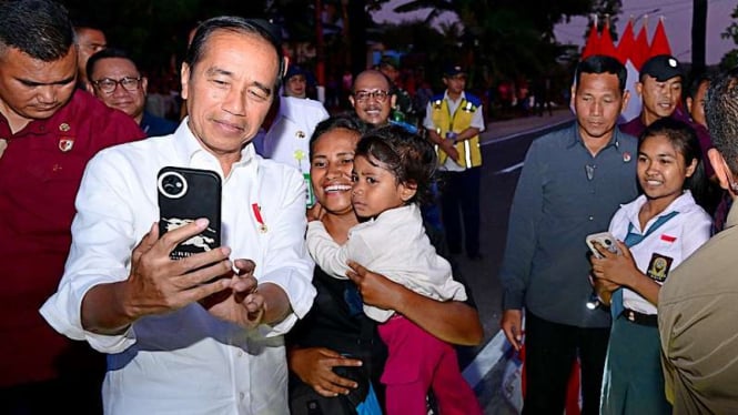 Presiden Jokowi Layani Warga NTT Minta Foto