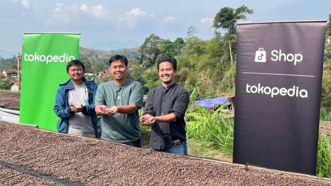 Satrea Amambi, pengusaha Wanoja Coffee dan John Richard, Founder Fugol Coffee