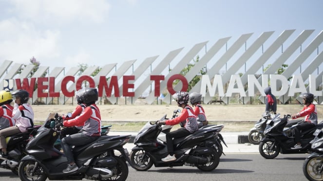 Komunitas Honda PCX touring ke Sirkuit Mandalika