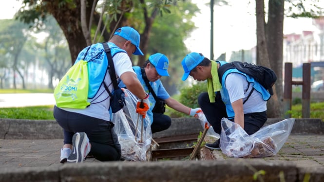 Supogami, kegiatan olahraga sambil membersihkan sampah.