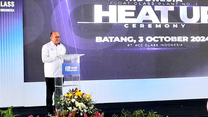 [dok. Menteri Investasi/Kepala BKPM, Rosan Roeslani, saat memberikan sambutan di acara peresmian pabrik kaca PT KCC Glass Indonesia di KIT Batang, Jawa Tengah, Kamis, 3 Oktober 2024]