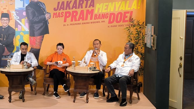 Ketua Tim Pemenangan cagub-cawagub Pramono Anung-Rano Karno, Lies Hartono atau Cak Lontong