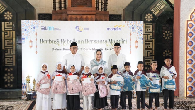 Bank Mandiri mendistribusikan santunan pendidikan 