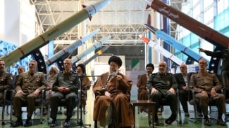 Ali Khamenei Perintahkan Militer Iran Siap-siap Perang jika Israel Menyerang