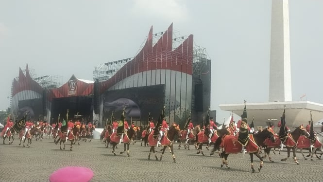 VIVA Militer: Defile Pasukan Berkuda TNI pada acara HUT TNI Ke-79