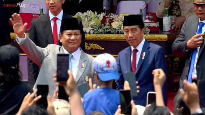 El presidente Jokowi con el presidente electo Prabowo Subianto