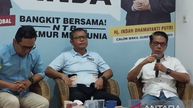 Juru Bicara Utama Pasangan Iqbal-Dinda, Adhar Hakim (kanan) 