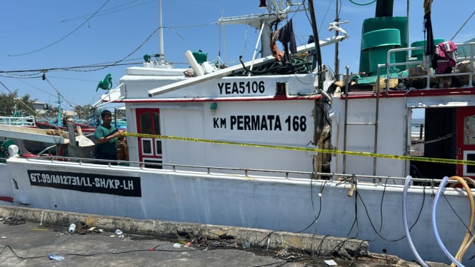 Kapal Ikan KM Permata 168 milik PT Inti Mas yang meledak di Pelabuhan Benoa