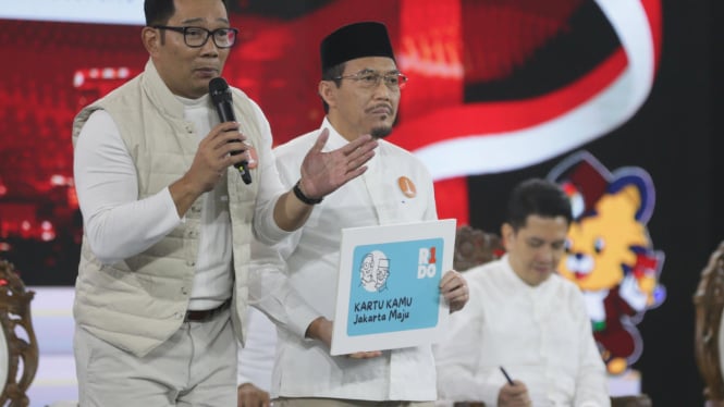 Cagub-cawagub Jakarta nomor urut 01, Ridwan Kamil dan Suswono memperkenalkan kartu 'Kamu' untuk warga Jakarta (sumber foto: Tim Media RIDO)