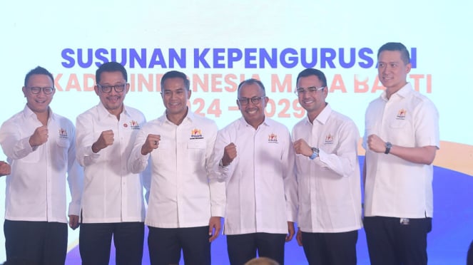 El equipo directivo de la Cámara de Comercio e Industria de Indonesia, el presidente de la Cámara de Comercio Anindya Bakri.