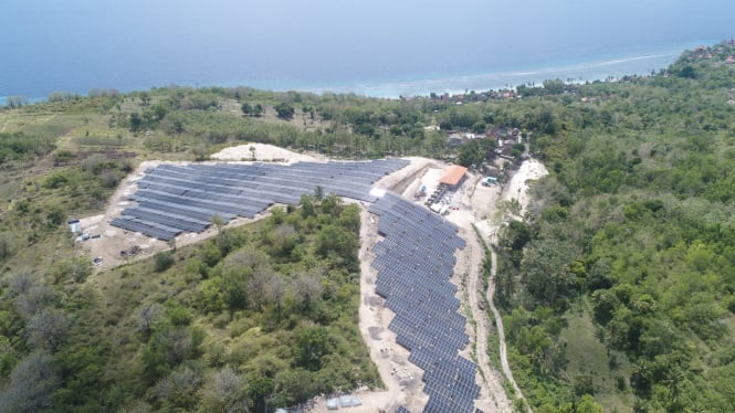 Dedieselisasi PLT Hybrid Nusa Penida PLTS 3,5 MW dan BESS 3 MWh yang dikelola oleh PLN IP UBP Bali mendukung 31 persen kelistrikan di Pulau Nusa Penida saat beban puncak.