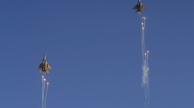 VIVA Military: Ataque de un avión de combate israelí F-16