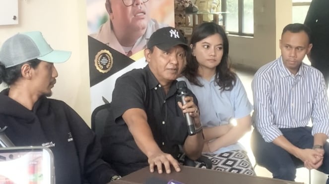 Umar Badjideh (Topi Hitam)