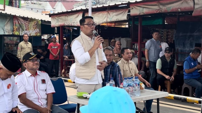 Cagub Jakarta nomor urut 01, Ridwan Kamil saat blusukan di wilayah Penjaringan, Jakarta Utara, Selasa, 8 Oktober 2024