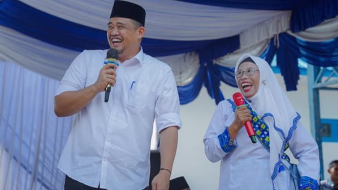 Calon Gubernur Sumut, Bobby Nasution saat berdialog bersama Rosdiani Nasution saat berkampanye di Kabupaten Madina.(istimewa)