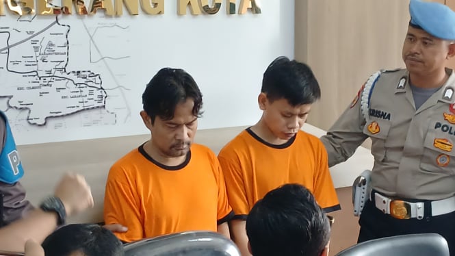 Sudirman (kiri), salah satu pelaku tindak asusila anak di panti asuhan tangerang