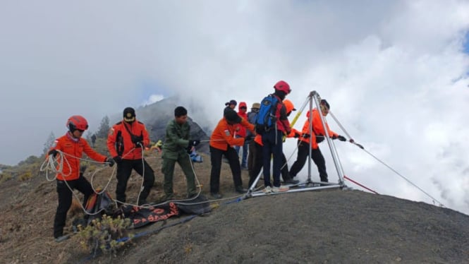 Tim SAR gabungan berhasil mendeteksi jasad pendaki yang jatuh di Gunung Rinjani menggunakan drone thermal (SAR Mataram)