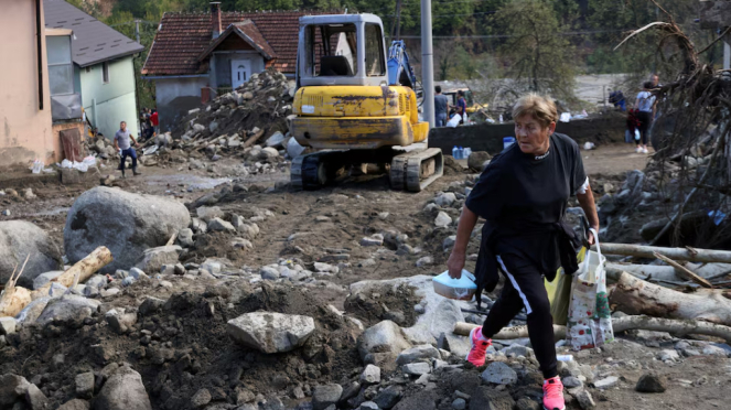 Kawasan perumahan yang terendam banjir di Zlate, Bosnia dan Herzegovina