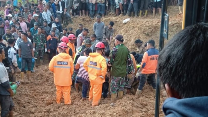 Proses pencarian korban yang tertimbun longsor di Aceh Tengah. (Dok. Istimewa)