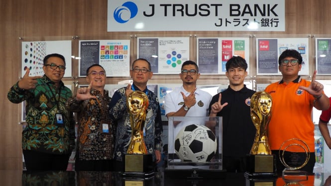 J Trus Bank dan Persija