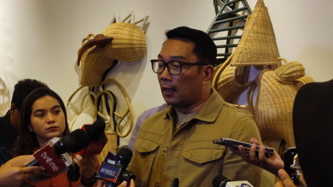 Cagub Jakarta nomor urut 01, Ridwan Kamil di kawasan Kemang, Jakarta Selatan