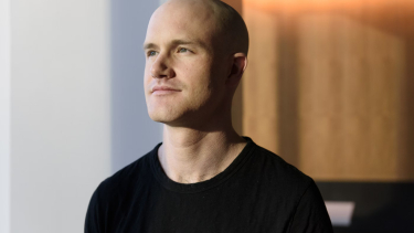 Foto Harta Triliunan! Intip Profil Brian Armstrong, Bos Coinbase Yang ...